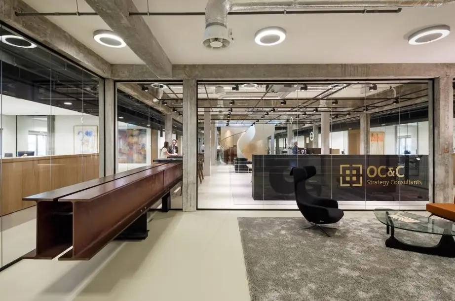 Des bureaux modernes et épurés pour OC&C à Rotterdam