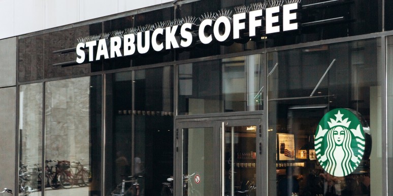 Un ex-McKinsey prend la tête de Starbucks