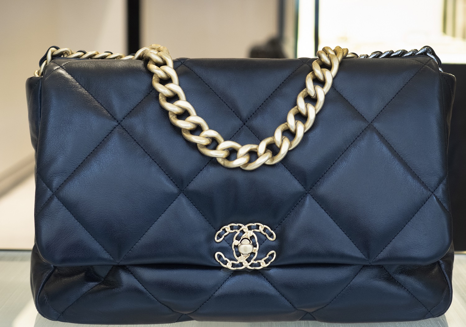 Pourquoi investir dans un sac Chanel   Cosmopolitanfr