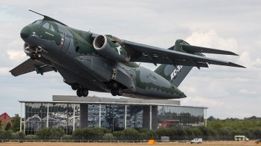 1024px-eglf-embraerkc-390-forcaaereabrasileira-pt-znj42759650754