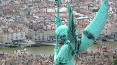 vuedensembledelyonetstatuedesaint-michelpourbureauxconseilenregionsresize