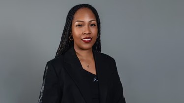 melanie-harrisex-bainpresidente-ope-commerciales-detroit-pistons