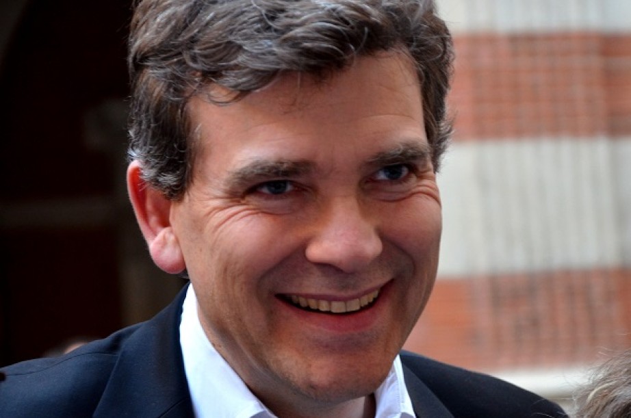 Arnaud Montebourg contre les mandats américains de conseil en France